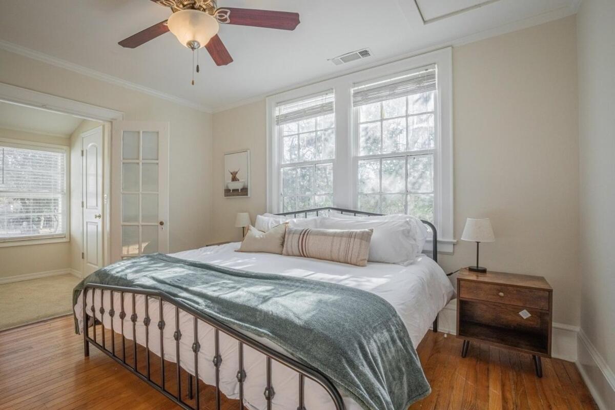 Classic City Apartment With Firepit アセンズ エクステリア 写真