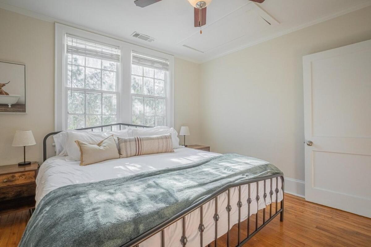 Classic City Apartment With Firepit アセンズ エクステリア 写真